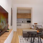 Apartament Barrikada-e Tirana