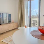Apartament Barrikada-e Tirana
