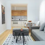 Barrikada-e Apartment *