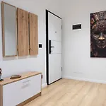 Barrikada-e Apartment