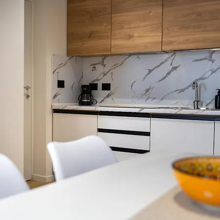 Barrikada-e * 地拉那