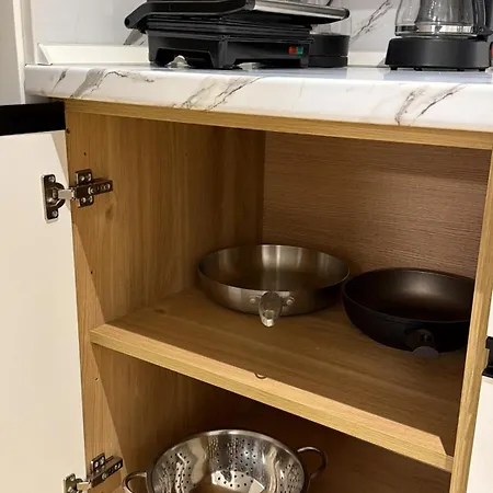 Barrikada-e Apartment